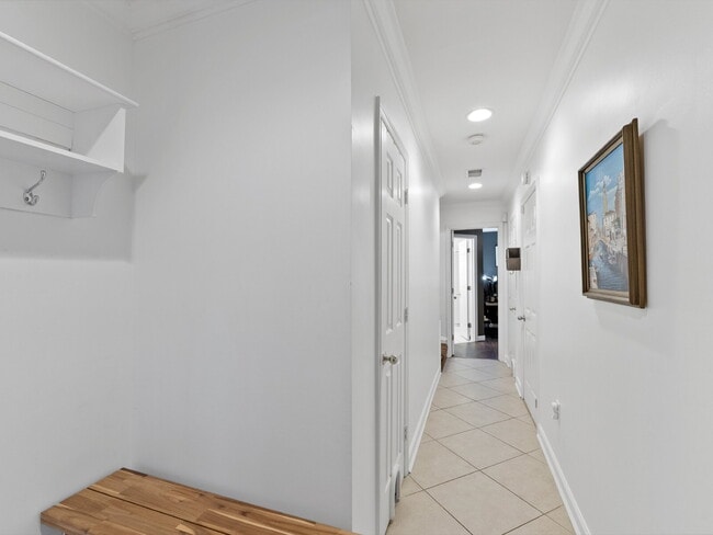 Building Photo - "Spacious 3-Bedroom Townhouse Retreat with...