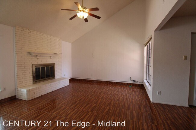 Building Photo - 2 br, 2.5 bath House - 3229 Elma Dr