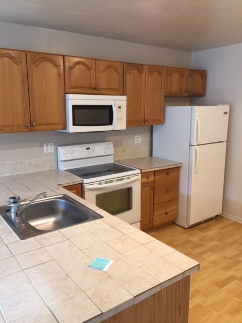 Kitchen - 2621 Melrose Ave