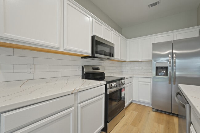 Building Photo - 10 Brown Thrasher Ct