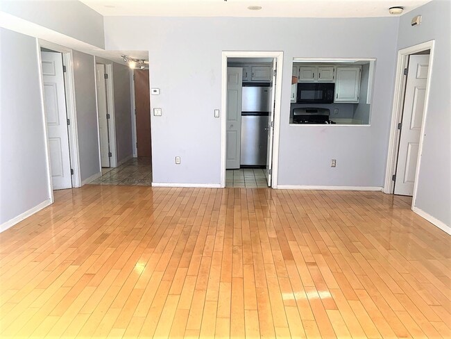 Building Photo - 147 Kelton St