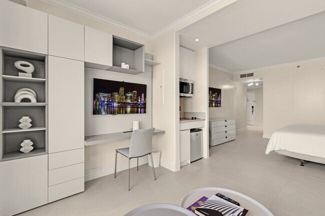 Foto del edificio - 4385 Collins Ave