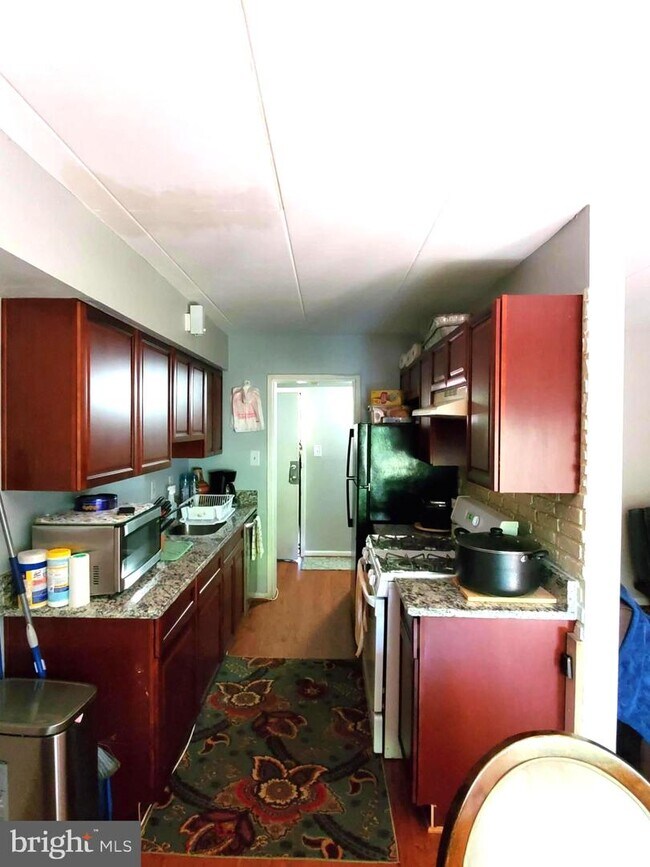 Building Photo - 2321 Freetown Ct