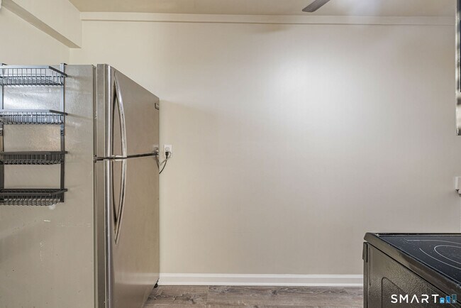 Building Photo - 80 Cartright St