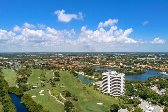 Foto del edificio - 3322 Casseekey Island Rd
