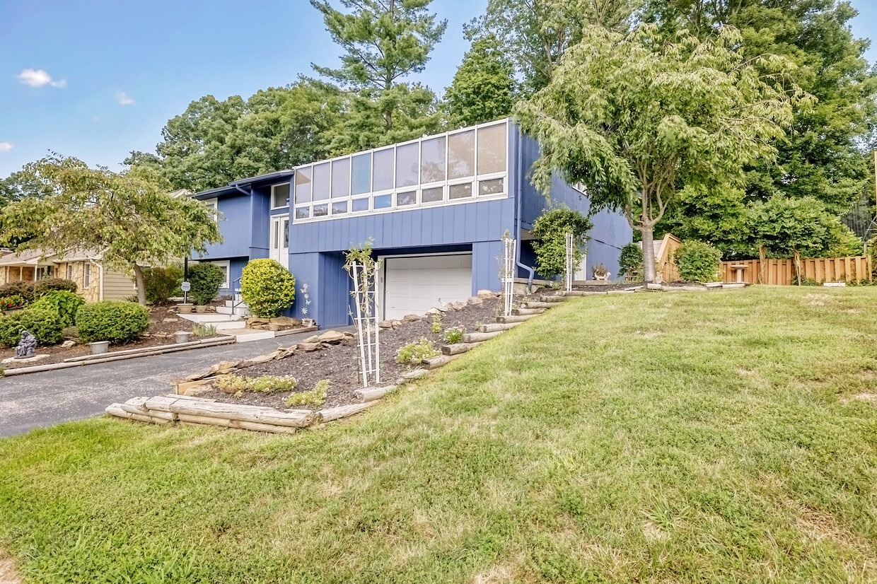 Front - 2433 S Spicewood Ln