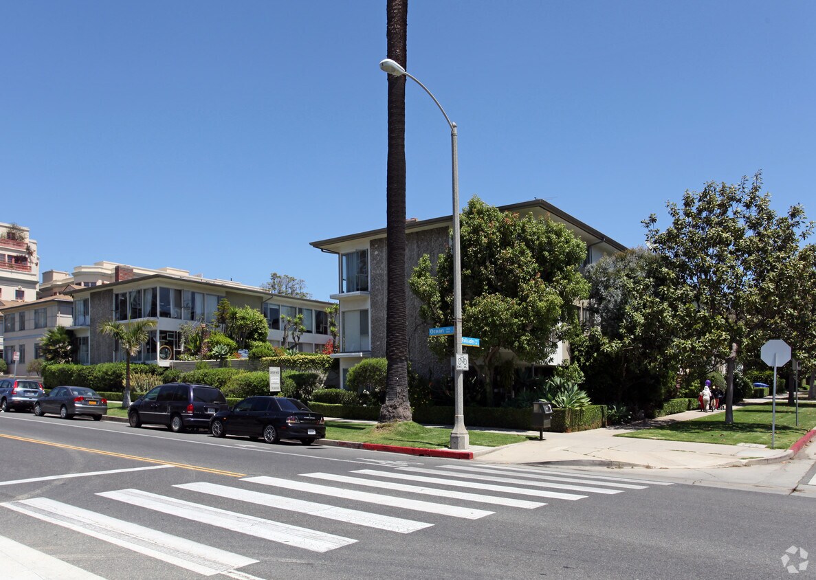 Primary Photo - 633 Ocean Ave