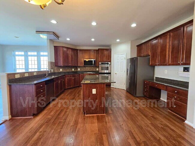 Building Photo - 2520 Post Oak Dr