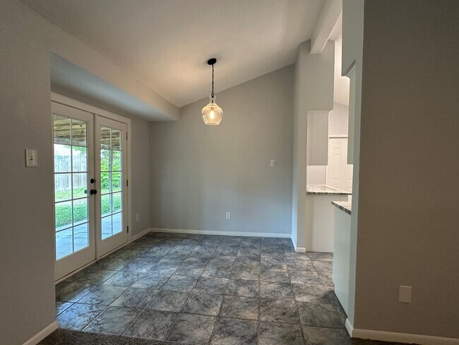 Building Photo - Ready for move in