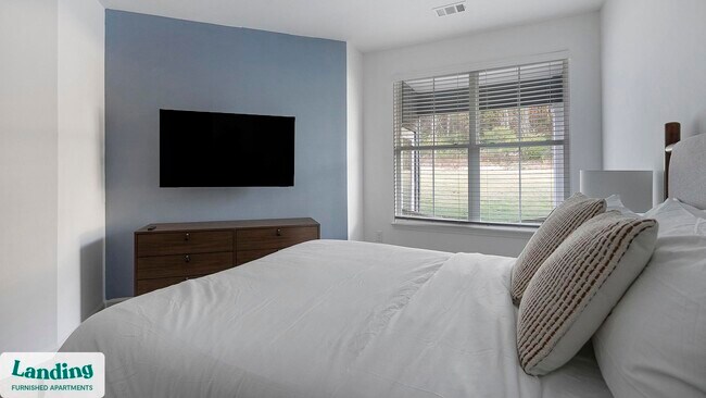 Building Photo - 2800 Milan Ct