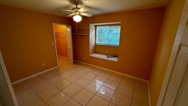 Foto del edificio - SPACIOUS 4-BEDROOM HOME WITH SCREENED POOL IN SE CAPE CORAL