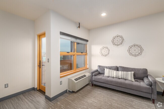 1BR, 1BA - 760SF - Sunshine Portland