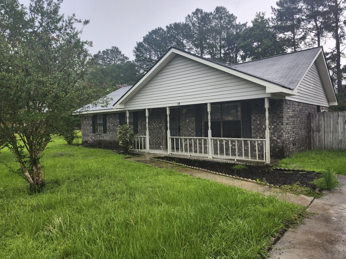 Primary Photo - 56 Cross Creek Dr