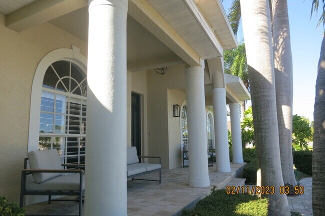Building Photo - 400 6th Ave N