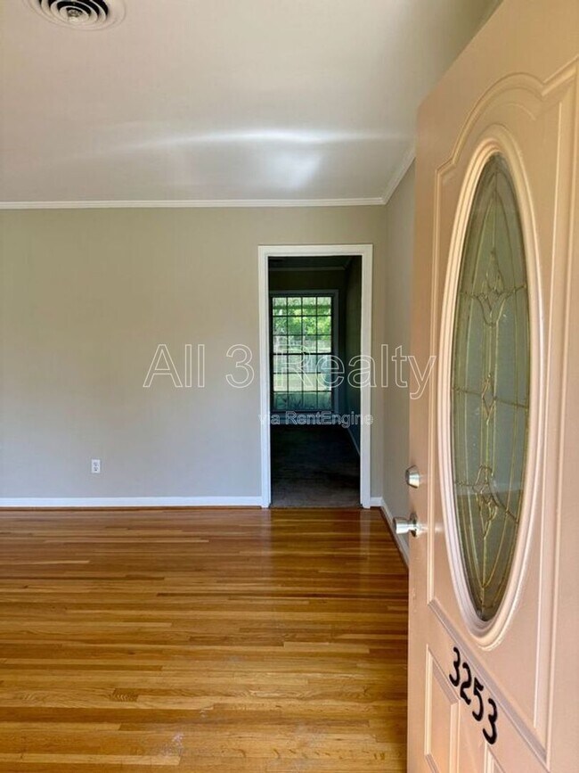 Building Photo - 3253 Windwood Dr