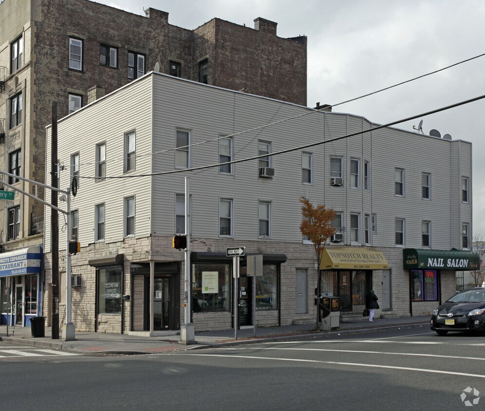 Foto principal - 683-687 Montgomery St