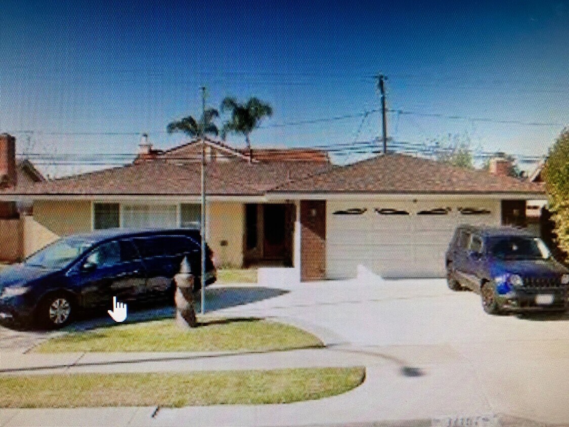 Primary Photo - 11101 Bennington St