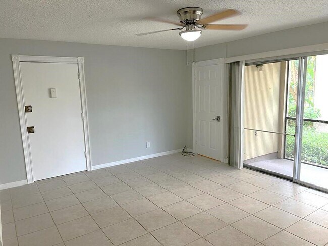 Building Photo - 596 Orange Dr