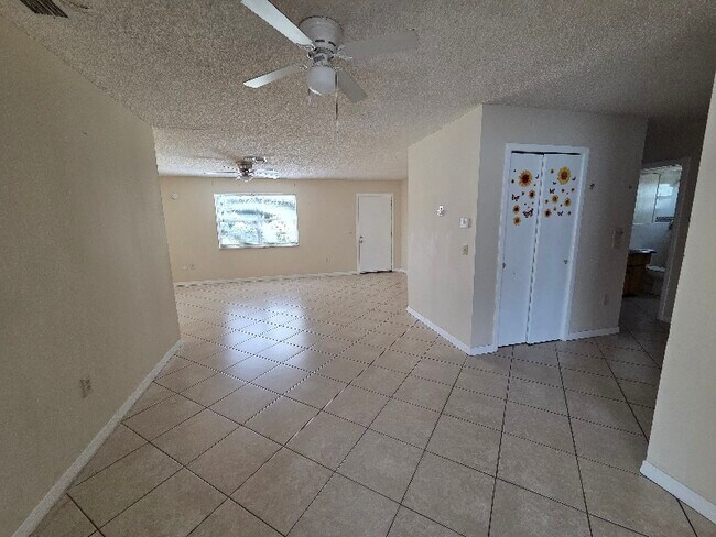 Building Photo - 8140 Medford Dr
