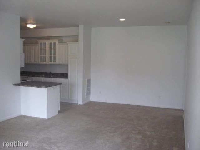 Building Photo - 2 br, 2 bath Apartment - Senate II /2 Bath