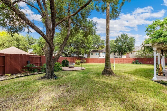 Foto del edificio - 15826 Jamie Lee Dr