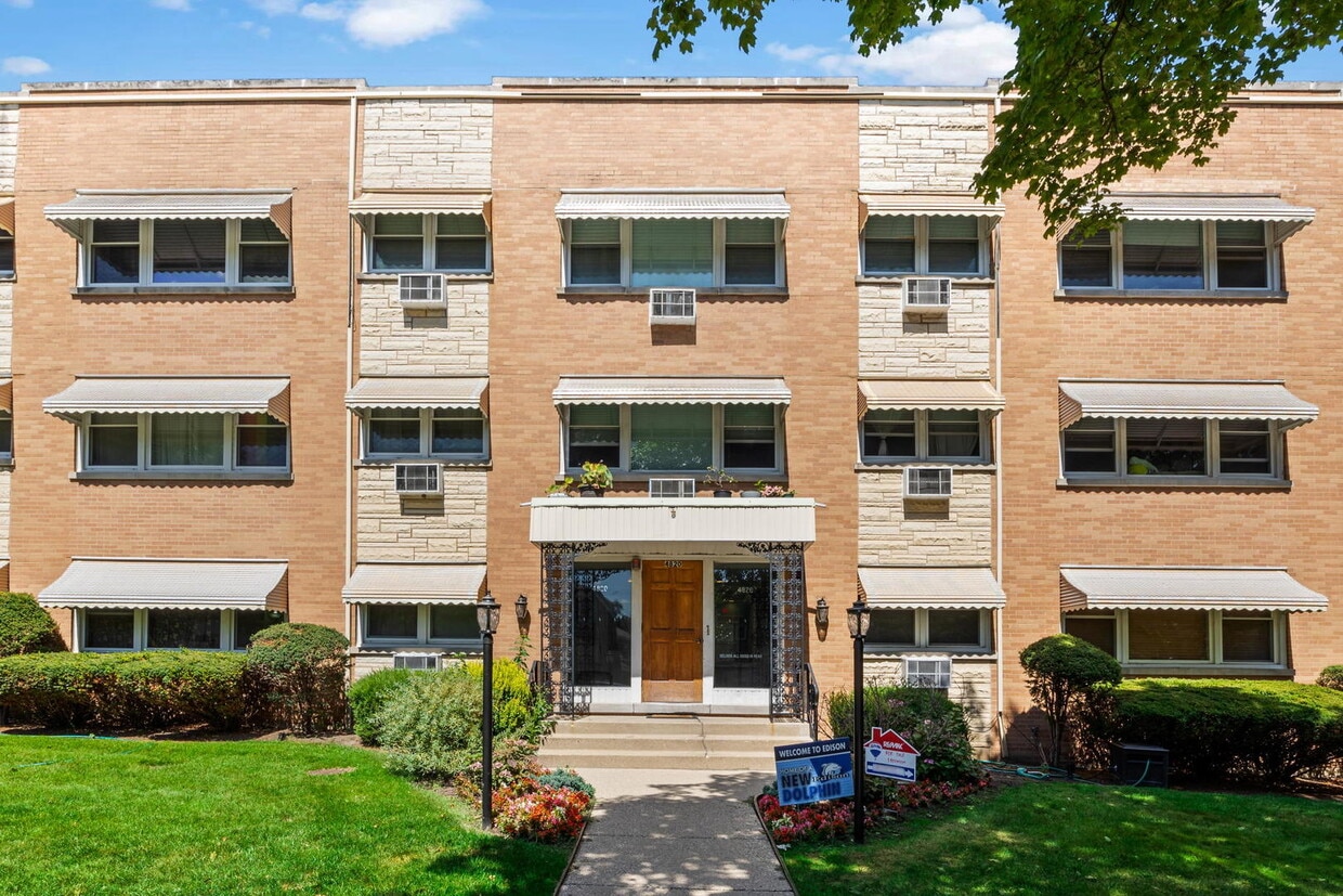 4820 Conrad St Unit 104, Skokie, IL 60077 Condo for Rent in Skokie