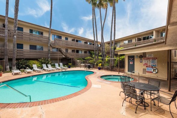 Foto del edificio - 26130 Narbonne Ave