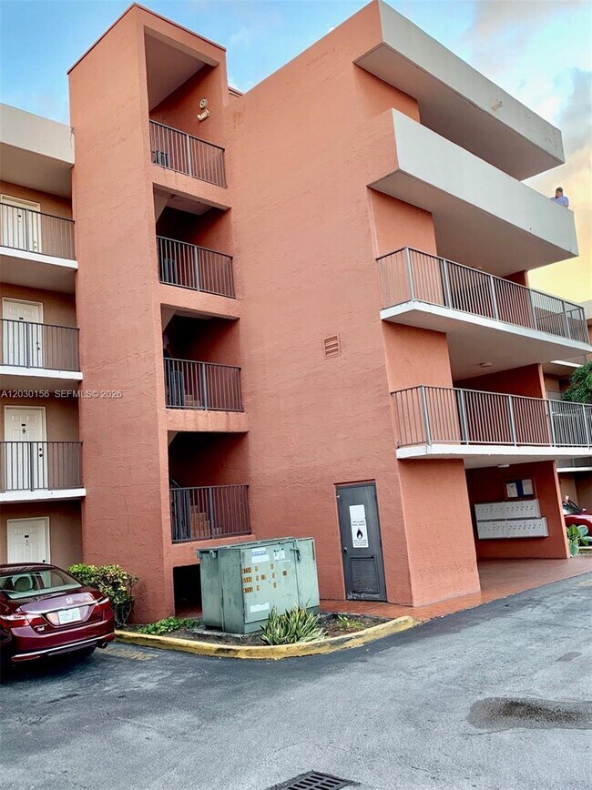 Building Photo - 5825 W 25th Ct