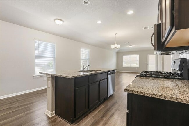 Foto del edificio - 201 Frederick Dr