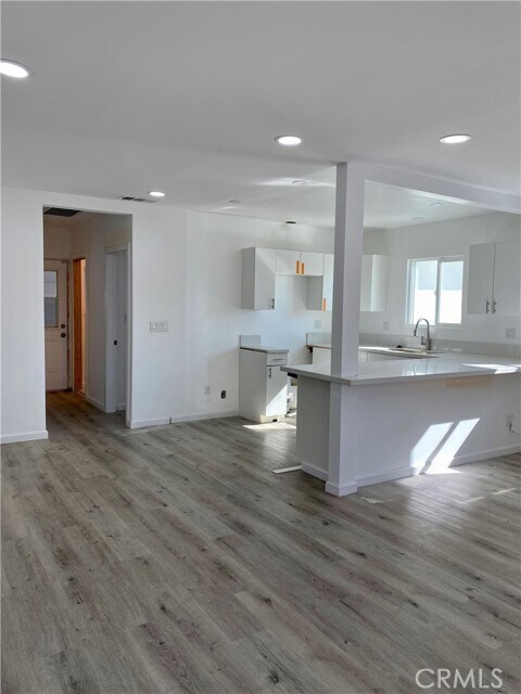 Foto del edificio - 313 E Hillsdale St