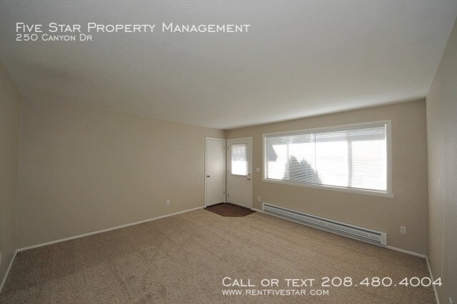 Foto del edificio - 250 Canyon Dr