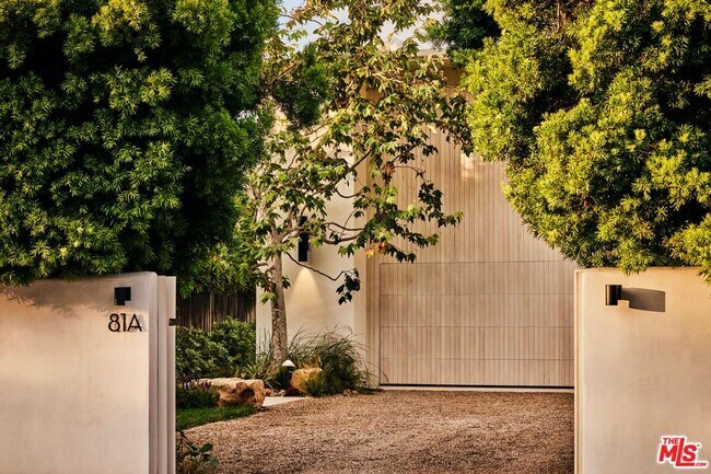 Foto del edificio - 23515 Malibu Colony Rd