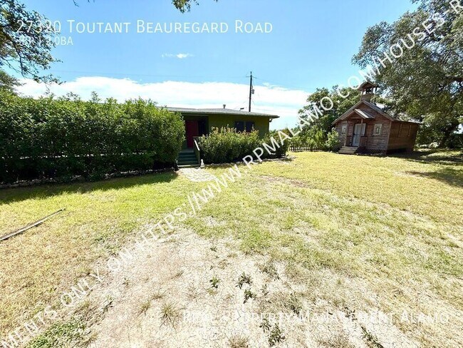 Foto del edificio - 27320 Toutant Beauregard Rd