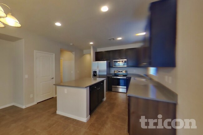 Building Photo - 880 W Busa Dr