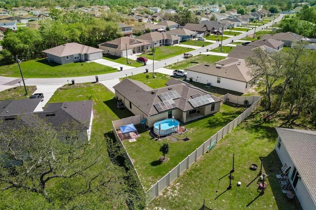 Foto del edificio - 341 Gardenia Ct