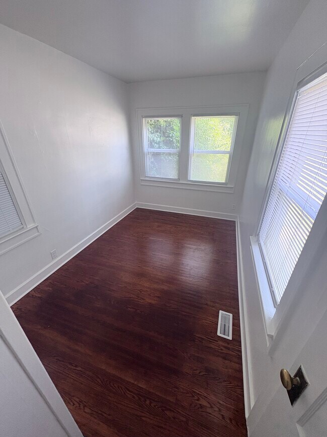 Cama 1 - 4901 N Washington Blvd
