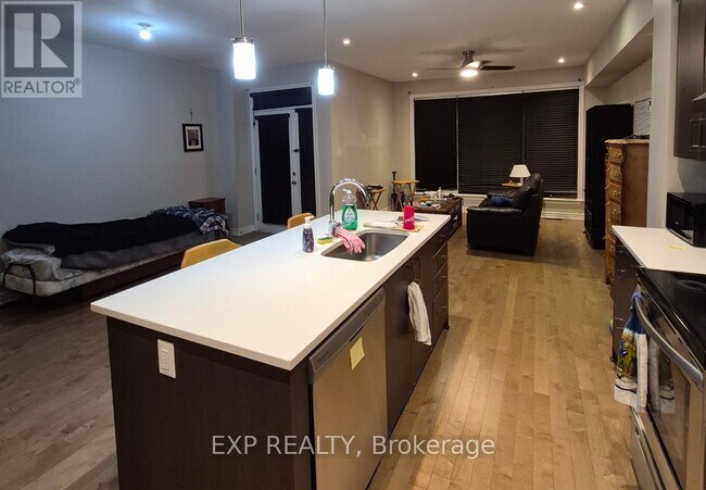 Photo du bâtiment - 448 Markdale Ter