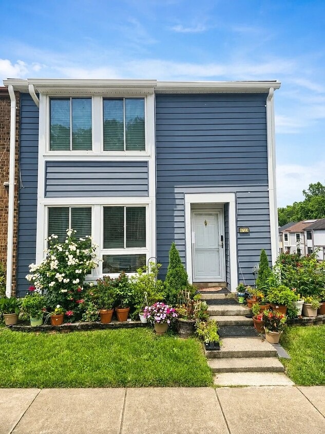 Photo - 8723 Ridge Hollow Ct (West Springfield, VA)