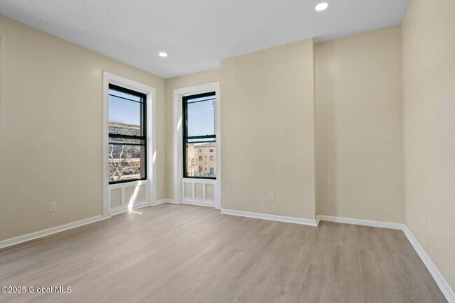 Foto del edificio - 170 Washington Ave