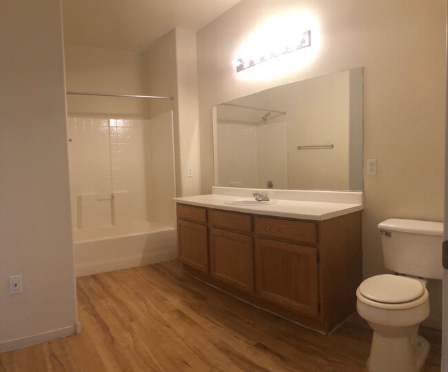 Building Photo - Beautiful Condo Now Available!