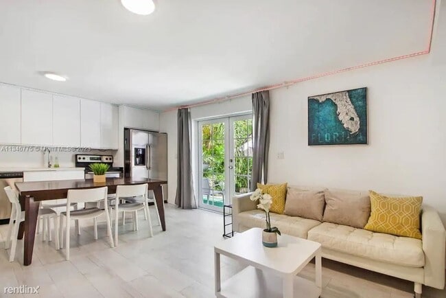 Building Photo - 3 br, 3.5 bath House - 846 Michigan Ave Fu...