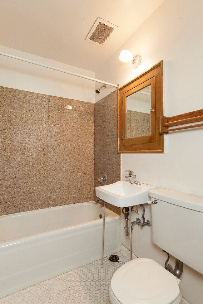 Building Photo - 411 N 63rd St