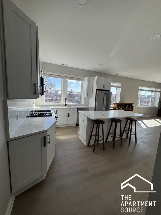 Building Photo - 2552 S Central Park Ave