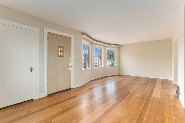Building Photo - 301 Lincoln Ave - 3 bedroom | 2 bath | Sin...