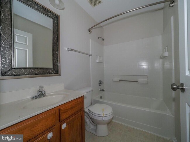 Foto del edificio - 32 Harbour Heights Dr