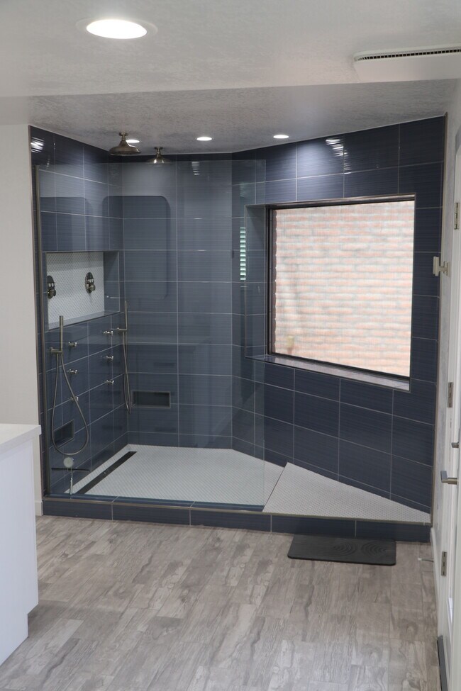 Foto del edificio - 8111 N 65th St