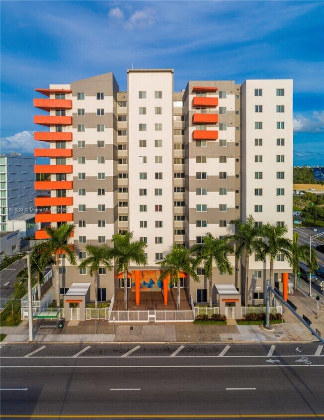 Foto principal - 7901 NW 7th Ave