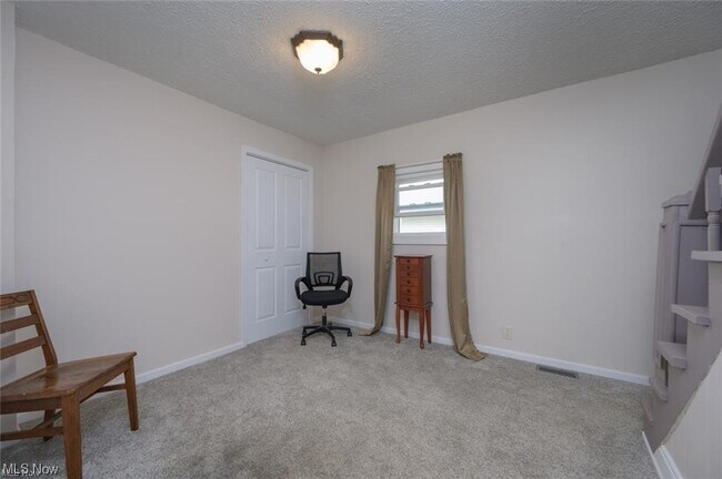 Building Photo - 6544 Schoolview Dr