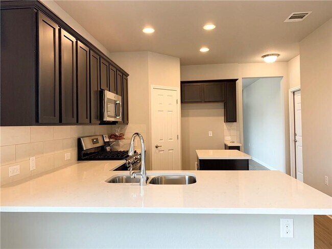 Foto del edificio - 804 Fortrose Ter