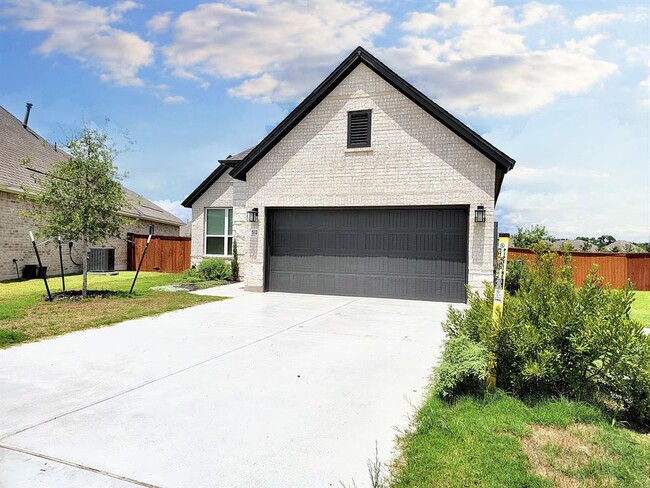 Building Photo - 513 Three Feathers Ct